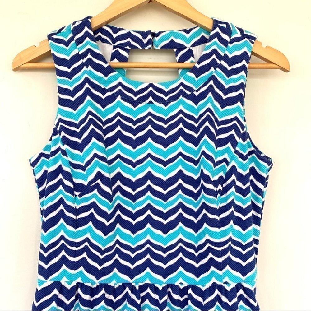 Vineyard Vines sleeveless mini dress with  crew neck, stretch cotton, lined